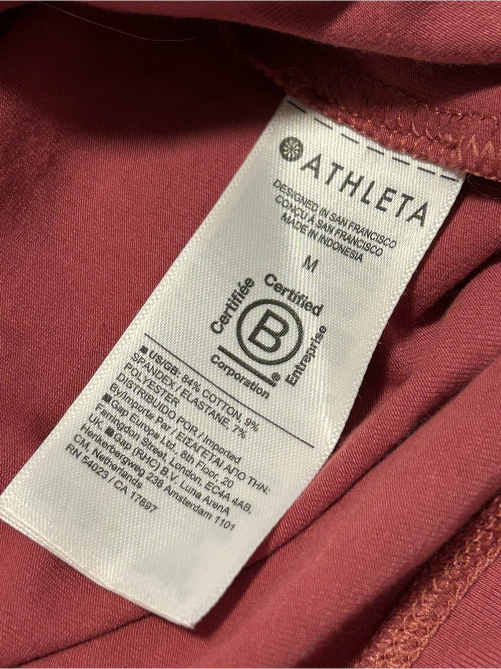 Athleta Effortless Tee Drews in Berry Size Medium Athleisure Sporty Casual - Picture 8 of 9